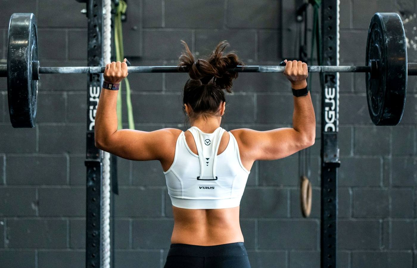 Fitness vybaveni v modernim gymu